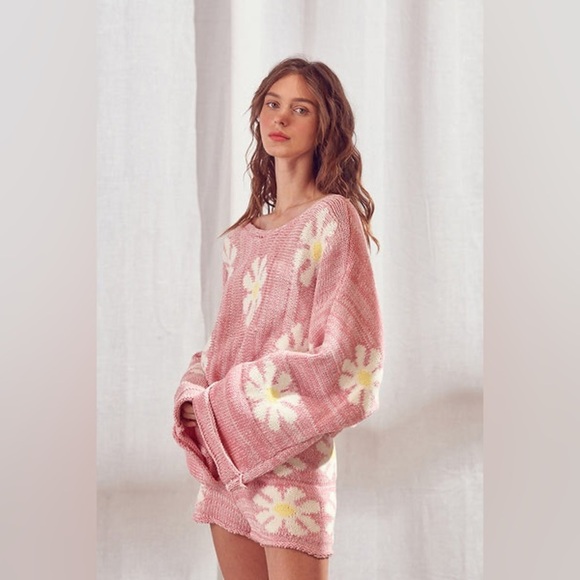 SOLD Storia Ditsy Daisy Sweater - Picture 4 of 10